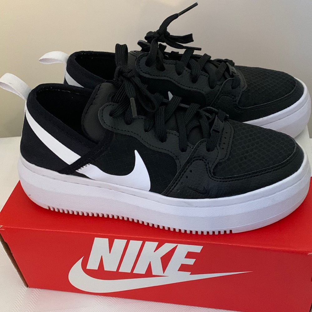 Nike womens court vision Alta black